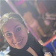 Profesora titulada en turismo, imparte clases de inglés, sociales, matemáticas, lengua, geografía